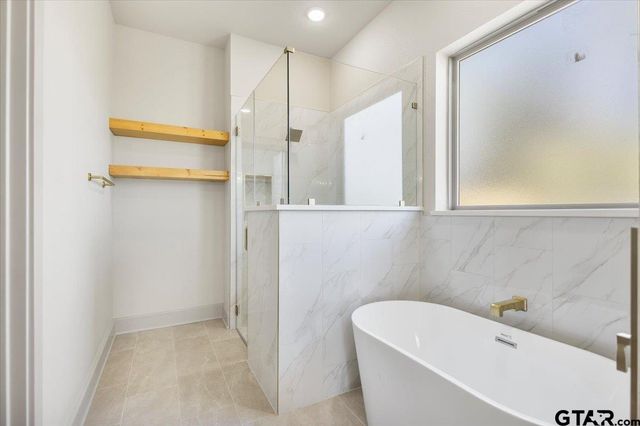 16618 Meadow Crest Dr, Lindale, TX 75771