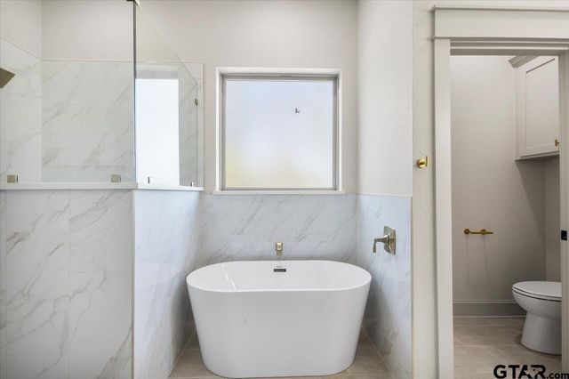 16618 Meadow Crest Dr, Lindale, TX 75771