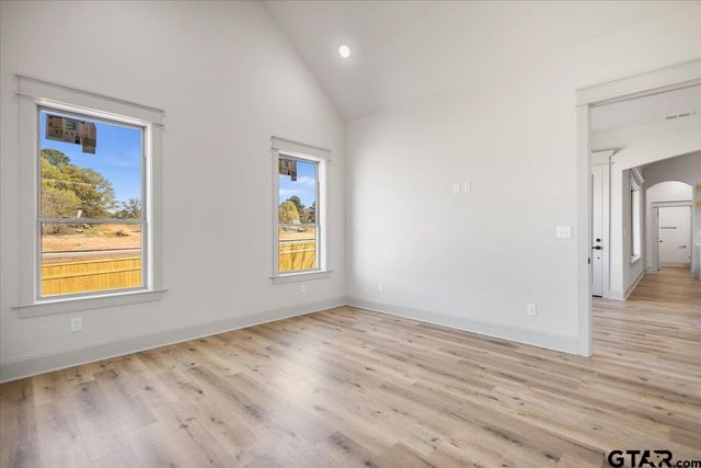 16618 Meadow Crest Dr, Lindale, TX 75771