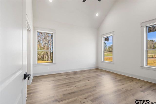 16618 Meadow Crest Dr, Lindale, TX 75771