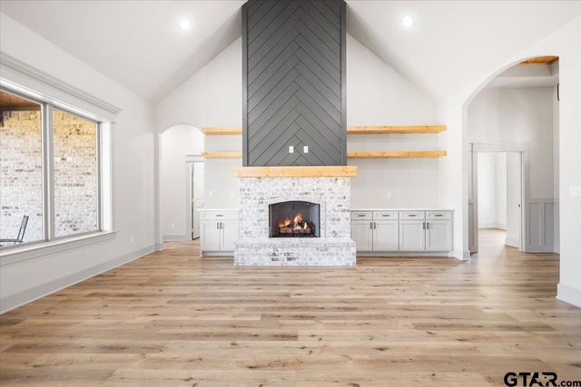 16618 Meadow Crest Dr, Lindale, TX 75771