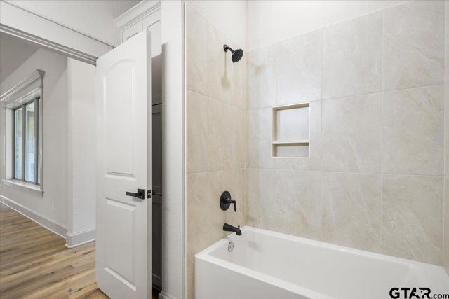 16618 Meadow Crest Dr, Lindale, TX 75771