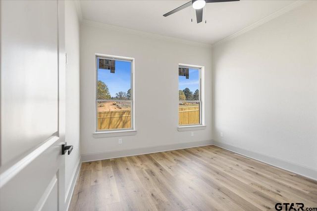 16618 Meadow Crest Dr, Lindale, TX 75771