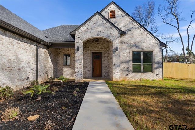16618 Meadow Crest Dr, Lindale, TX 75771