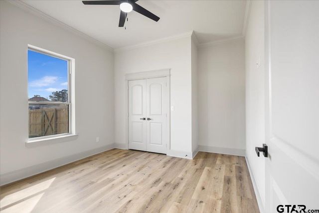 16618 Meadow Crest Dr, Lindale, TX 75771