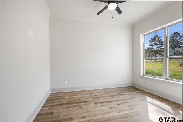 16618 Meadow Crest Dr, Lindale, TX 75771