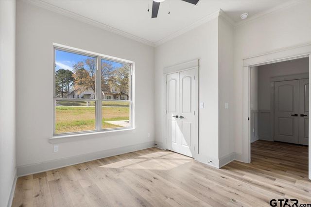 16618 Meadow Crest Dr, Lindale, TX 75771