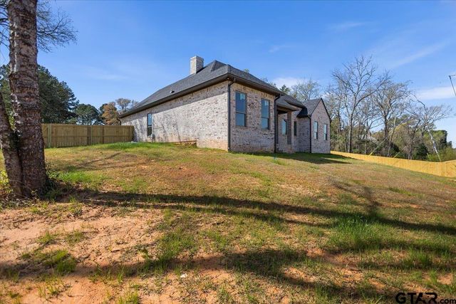 16618 Meadow Crest Dr, Lindale, TX 75771