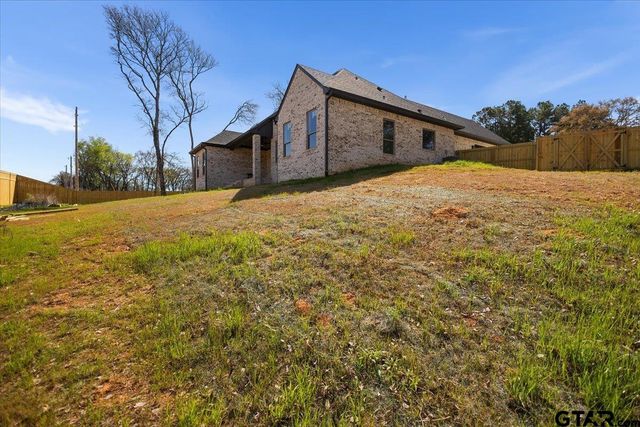 16618 Meadow Crest Dr, Lindale, TX 75771