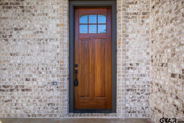 16618 Meadow Crest Dr, Lindale, TX 75771