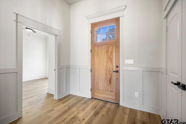 16618 Meadow Crest Dr, Lindale, TX 75771