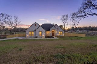 16618 Meadow Crest Dr, Lindale, TX 75771