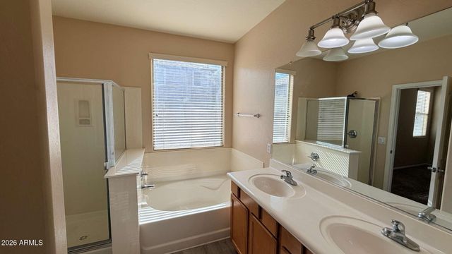 2739 E CANYON CREEK Drive, Gilbert, AZ 85295