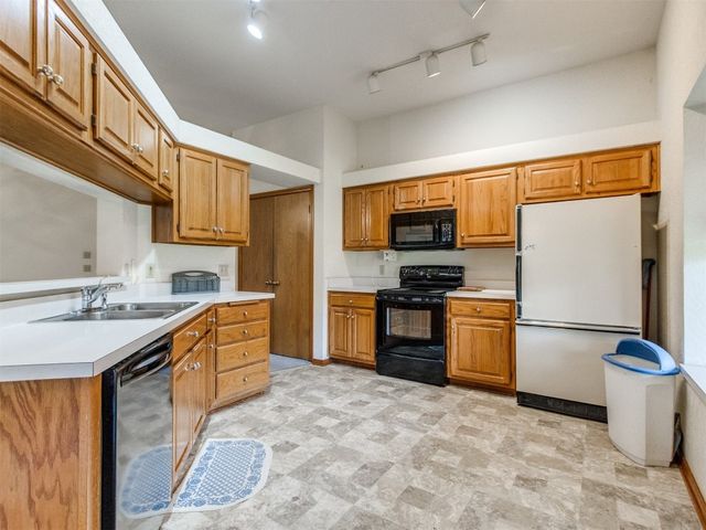 1717 Park View Place, Edmond, OK 73003