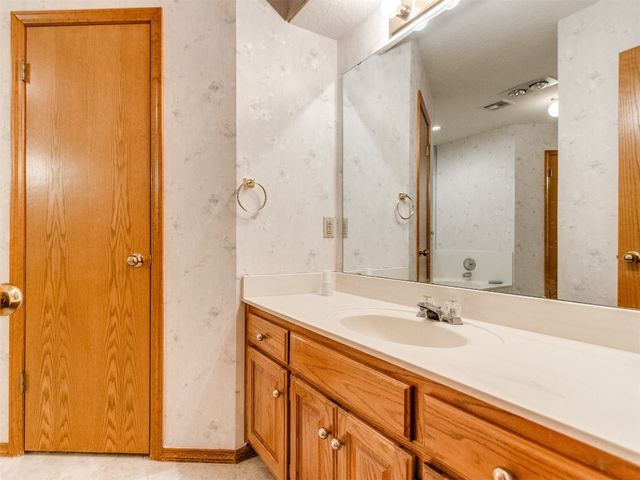 1717 Park View Place, Edmond, OK 73003