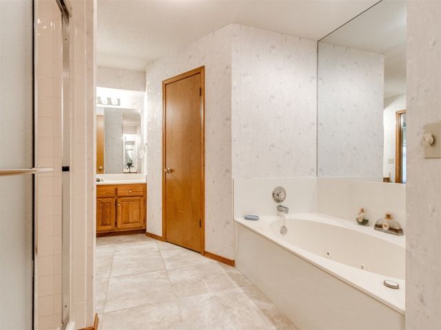 1717 Park View Place, Edmond, OK 73003