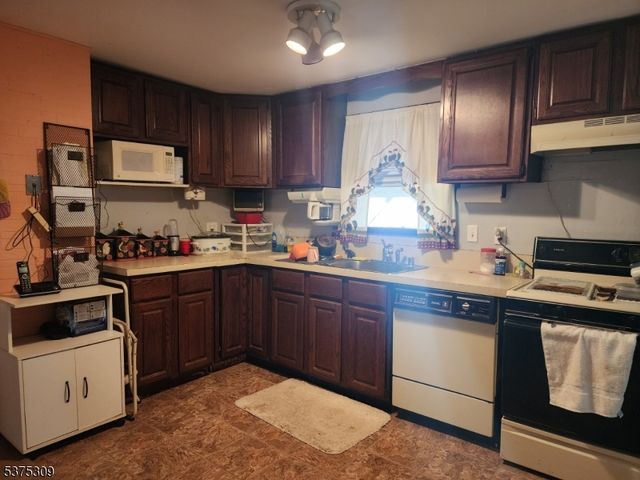 24 Roseland Ave, Wanaque Boro, NJ 07420