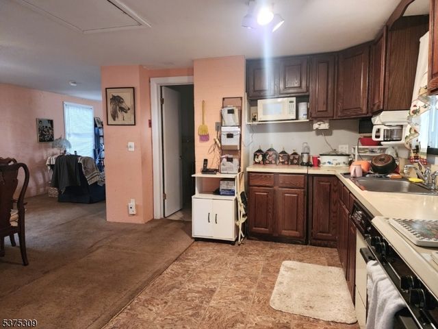 24 Roseland Ave, Wanaque Boro, NJ 07420