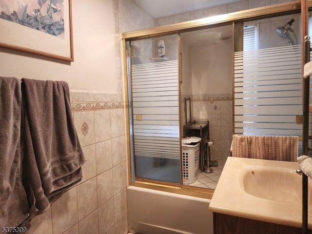 24 Roseland Ave, Wanaque Boro, NJ 07420