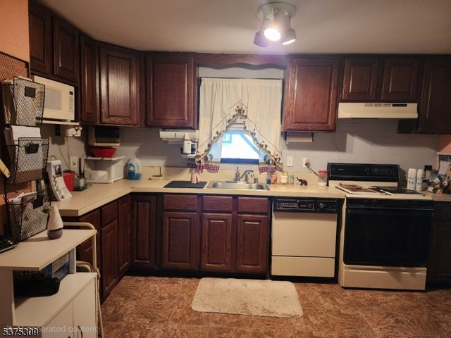 24 Roseland Ave, Wanaque Boro, NJ 07420