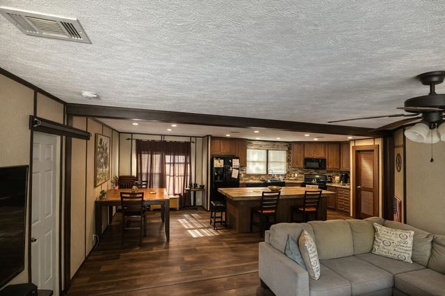 152 Lake Shadows Circle, Gun Barrel City, TX 75156