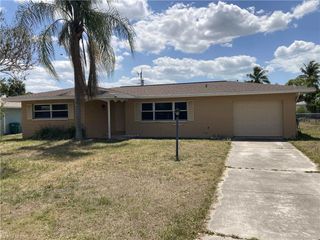 724 Sesame CT, Cape Coral, FL 33904