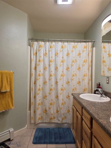 1124 Cruiser Lane J, Belgrade, MT 59714