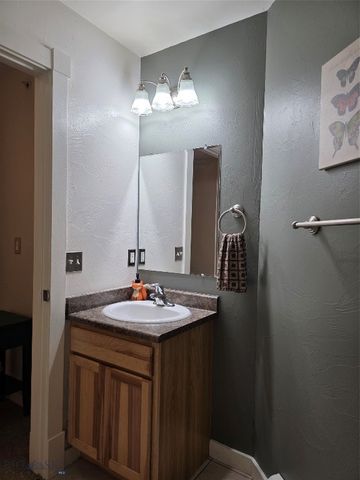 1124 Cruiser Lane J, Belgrade, MT 59714