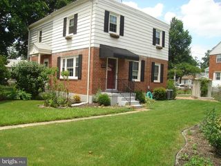 2621 S FOUR MILE RUN DR, Arlington, VA 22206