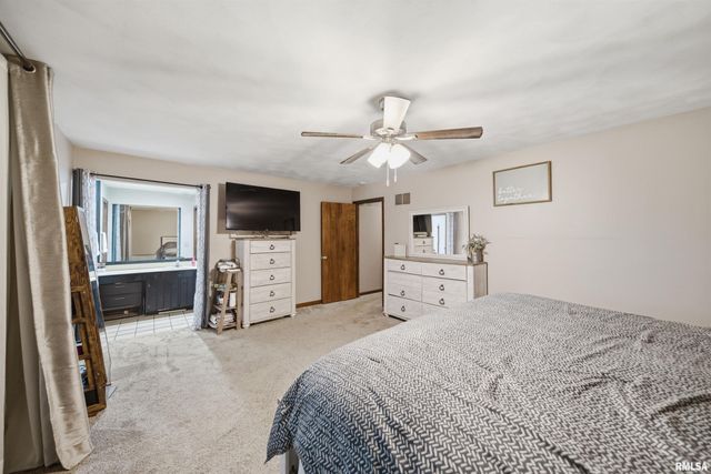 6229 N POST OAK Road, Peoria, IL 61615