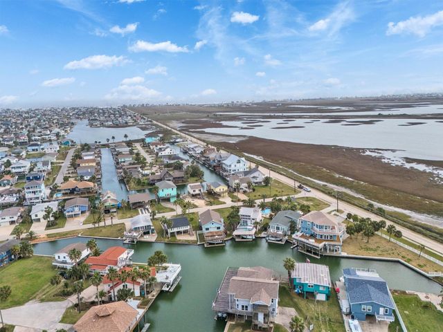 16703 Curlew Road, Jamaica Beach, TX 77554