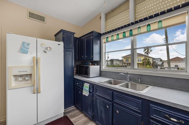 16703 Curlew Road, Jamaica Beach, TX 77554