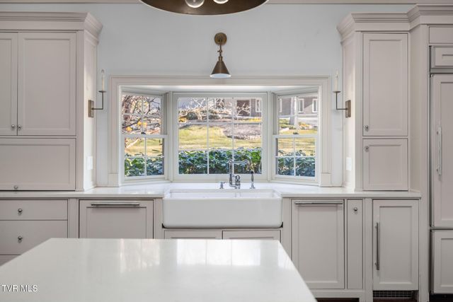 1221 Radcliffe Avenue, Kingsport, TN 37664