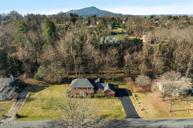 1221 Radcliffe Avenue, Kingsport, TN 37664