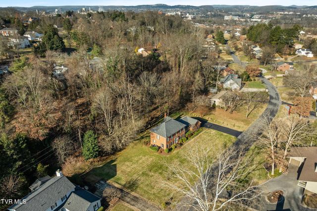 1221 Radcliffe Avenue, Kingsport, TN 37664