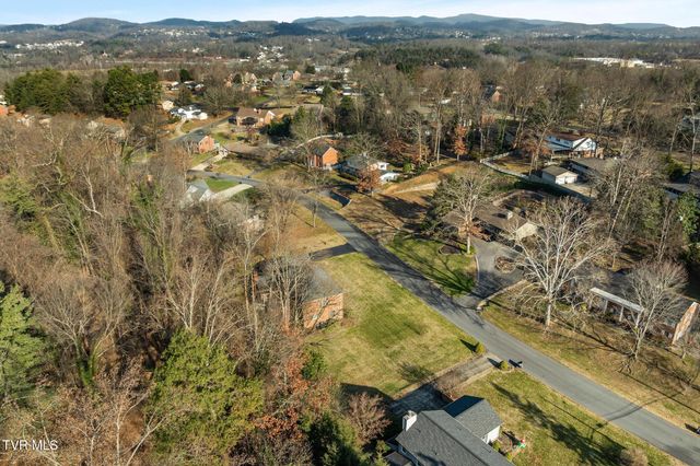 1221 Radcliffe Avenue, Kingsport, TN 37664