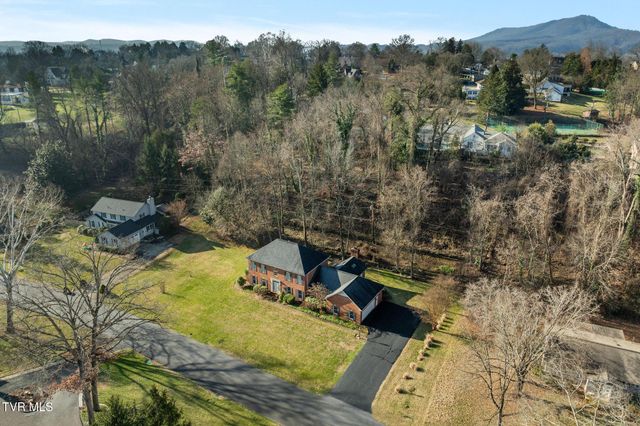 1221 Radcliffe Avenue, Kingsport, TN 37664