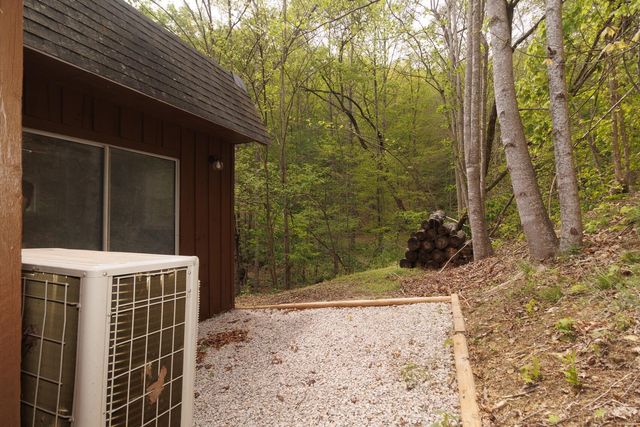 282 Major Wilhoit Road, Frenchburg, KY 40322