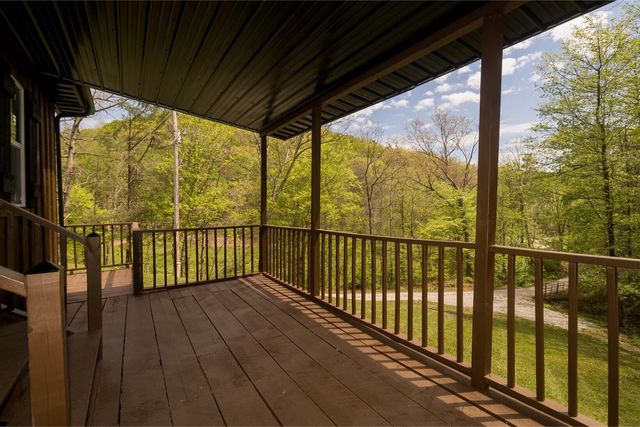 282 Major Wilhoit Road, Frenchburg, KY 40322