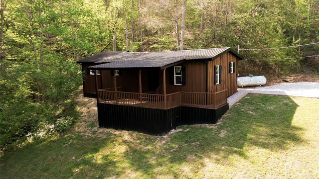 282 Major Wilhoit Road, Frenchburg, KY 40322