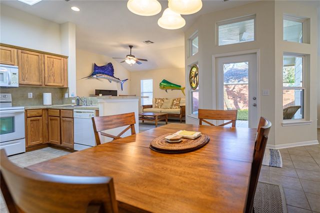 156 Whistlers Cove Road, Rockport, TX 78382