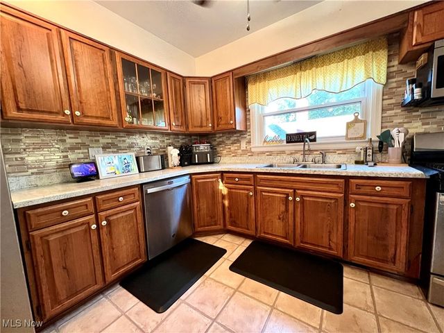 3844 Marlamont Way, Weirton, WV 26062