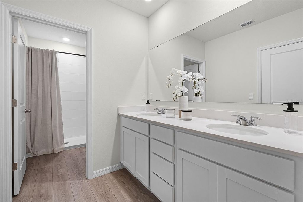 Image 13 of property listing at 14385 CANVAS STREET, Orlando, FL 32824