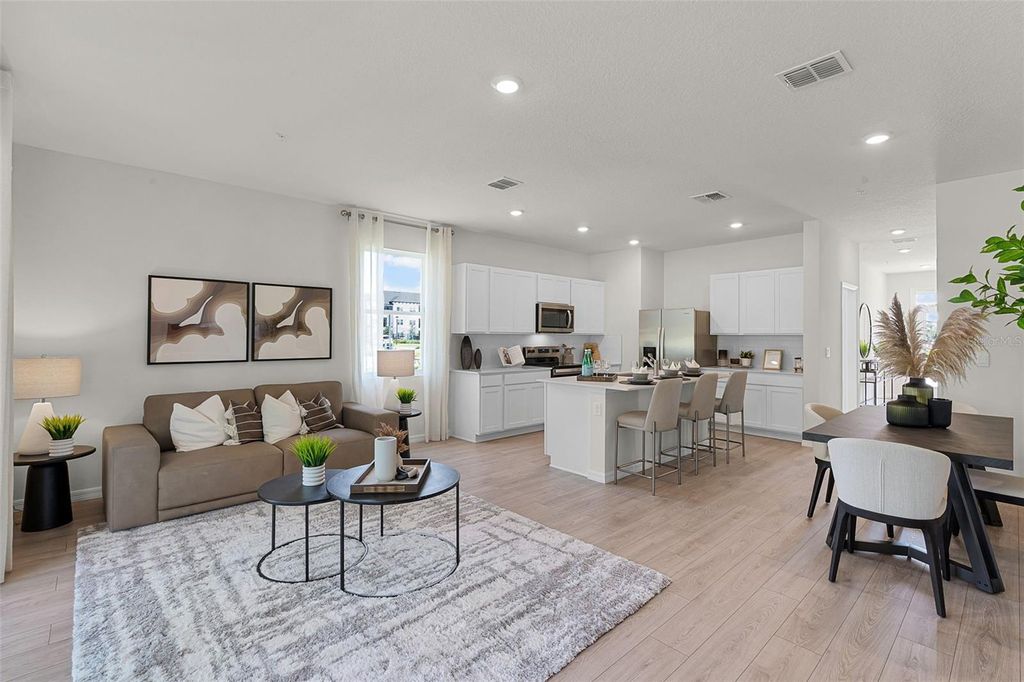 Image 5 of property listing at 14385 CANVAS STREET, Orlando, FL 32824