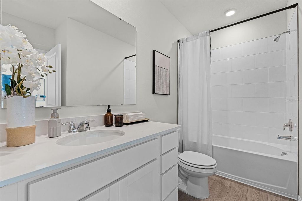 Image 9 of property listing at 14385 CANVAS STREET, Orlando, FL 32824