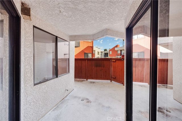 7211 Cozycroft 19, Winnetka, CA 91306