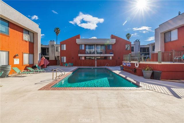 7211 Cozycroft 19, Winnetka, CA 91306