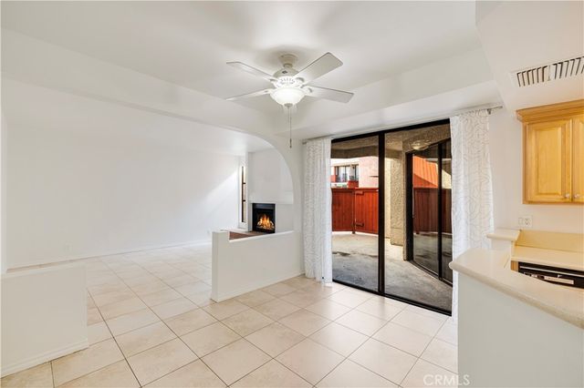 7211 Cozycroft 19, Winnetka, CA 91306