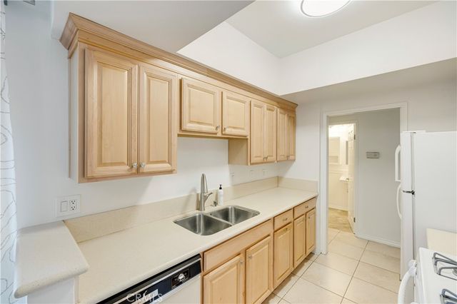 7211 Cozycroft 19, Winnetka, CA 91306