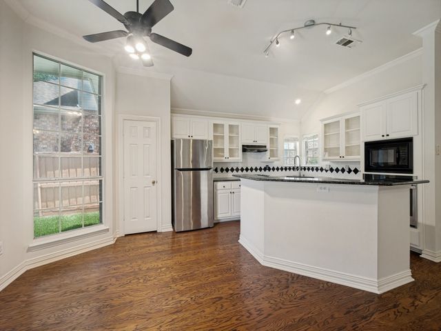 9703 Raven Lane, Irving, TX 75063
